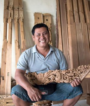 Nyoman jiwa-woodcarver.jpg