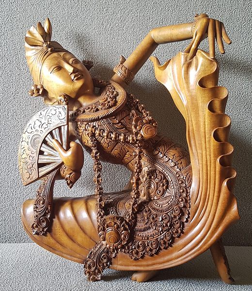 File:Kebyar duduk dancer - 420.jpg